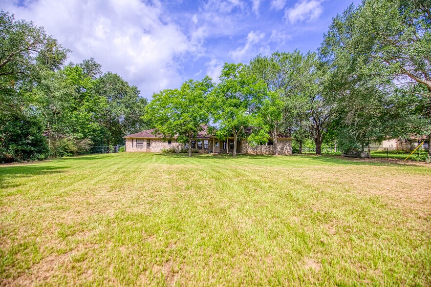More Photos Of 655 Farmers Rd, Brenham Loft Creative Space For Sale