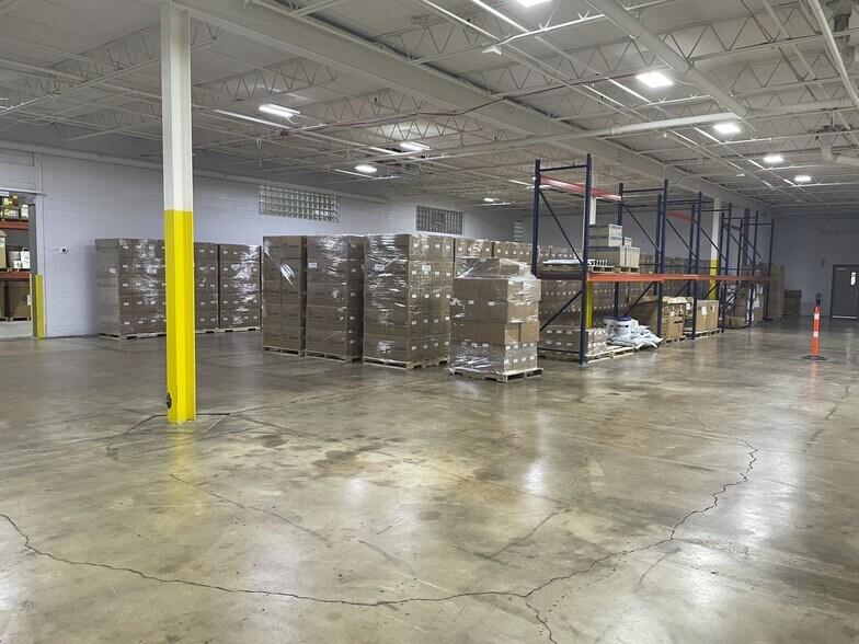 More Photos Of 85 E Bradrock Dr, Des Plaines Warehouse For Sale