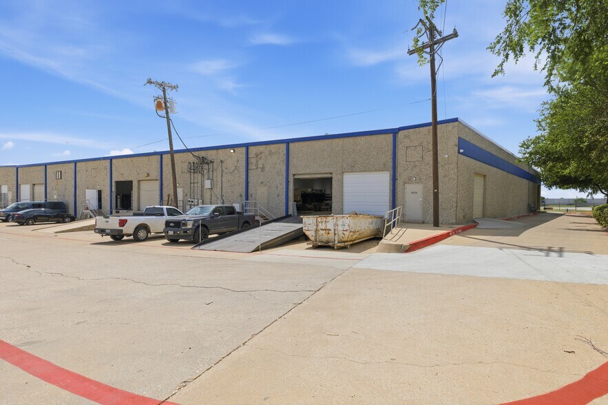 More Photos Of 16500-16530 Westgrove Dr, Addison Distribution For Lease
