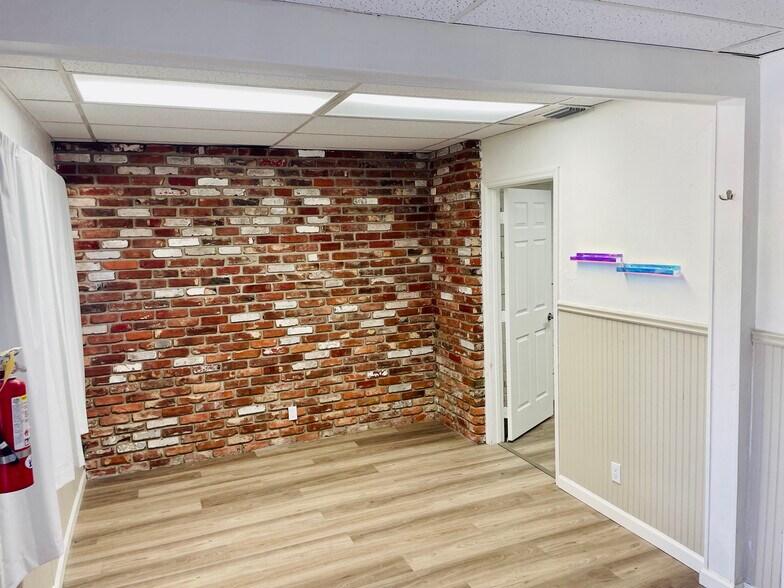 More Photos Of 827 SE 1st Way, Deerfield Beach Light Manufacturing For Lease