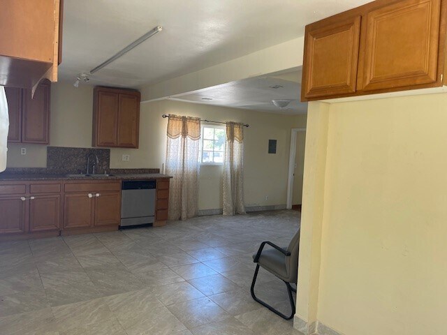 More Photos Of 11128-11130 Atlantic Ave, Lynwood Warehouse For Sale