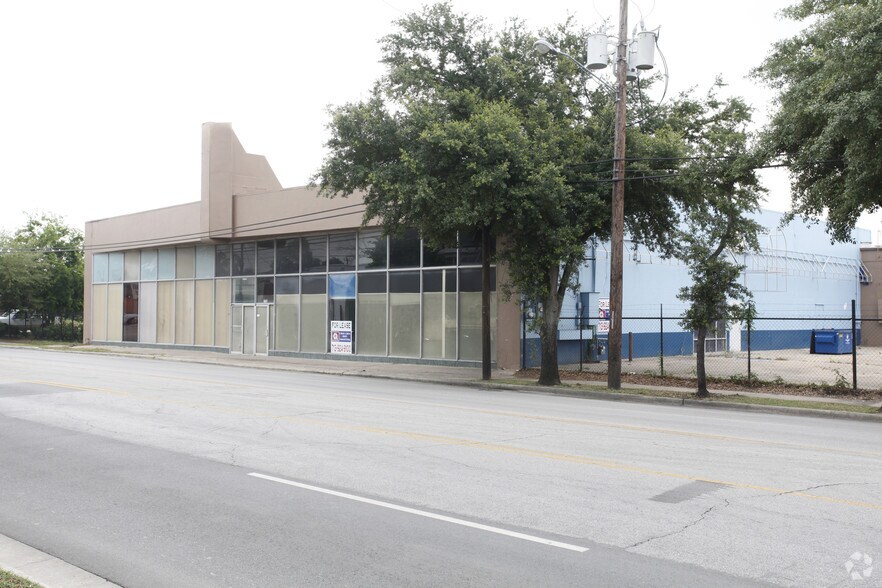 More Photos Of 7118 Harrisburg Blvd, Houston Medical For Sale