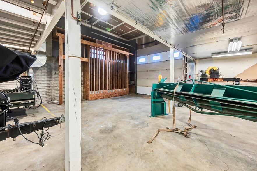 More Photos Of 50 S End Plz, New Milford Light Distribution For Sale