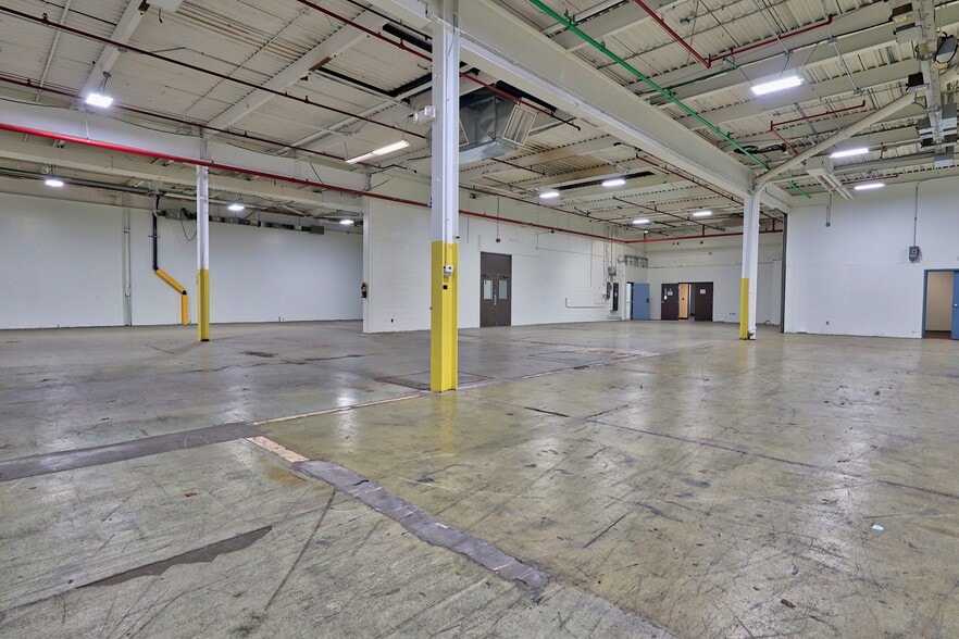 More Photos Of 562 Captain Neville Dr, Waterbury Manufacturing For Lease