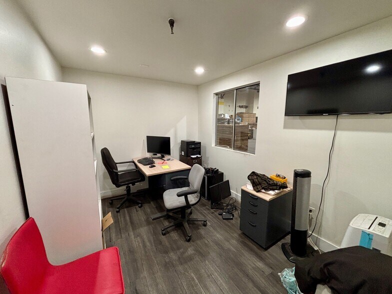 More Photos Of 1880 W Fillmore St, Phoenix Warehouse For Sale