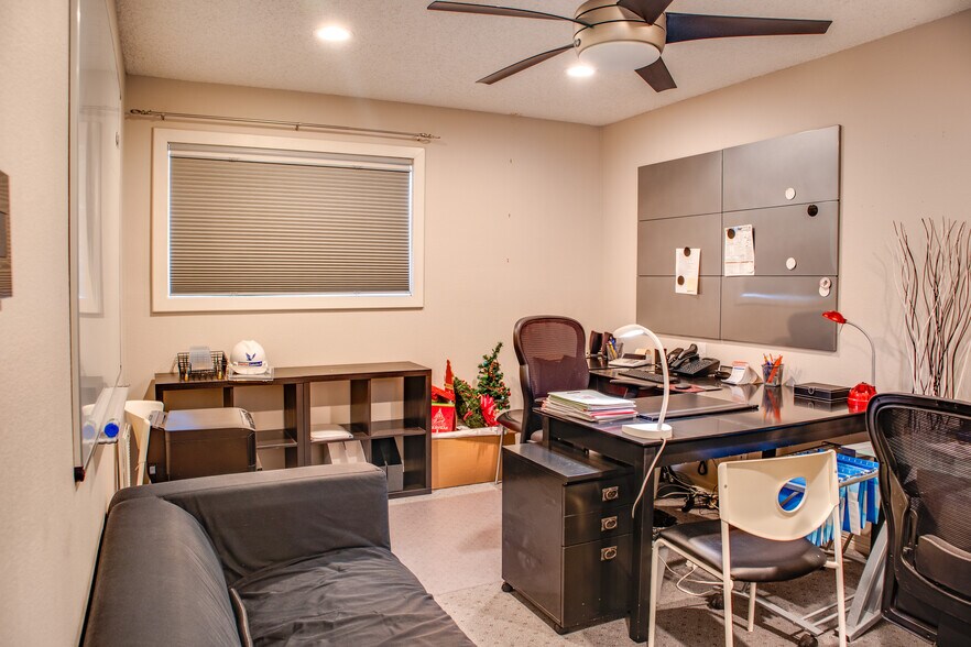 More Photos Of 5008 Locust St, Bellaire Office For Sale