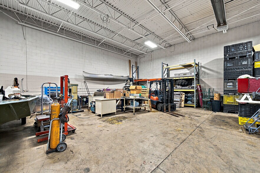 More Photos Of 44468 Reynolds Dr, Clinton Township Manufacturing For Sale