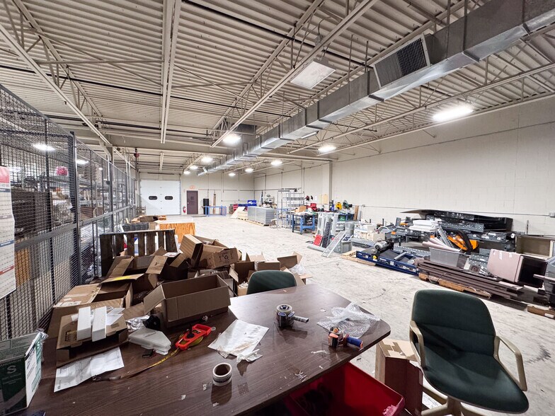 More Photos Of 47 Commerce Dr, Bristol Manufacturing For Sale