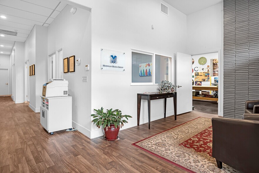 More Photos Of 2409 J St, Sacramento Storefront For Sale