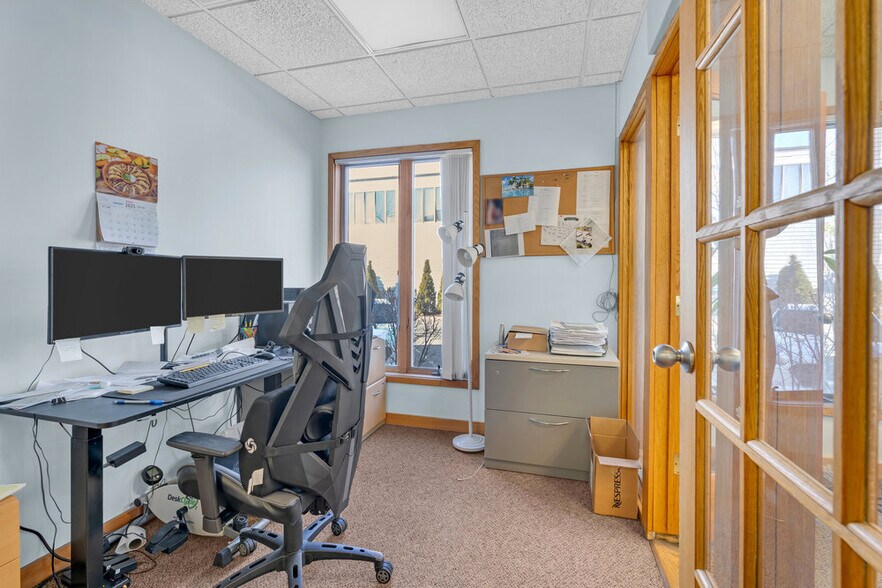 More Photos Of 27 Beach Rd, Monmouth Beach Medical For Lease