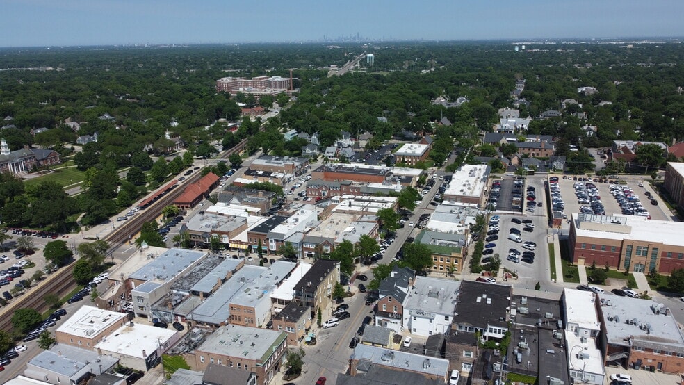 More Photos Of 10 W 1st St, Hinsdale Freestanding For Lease