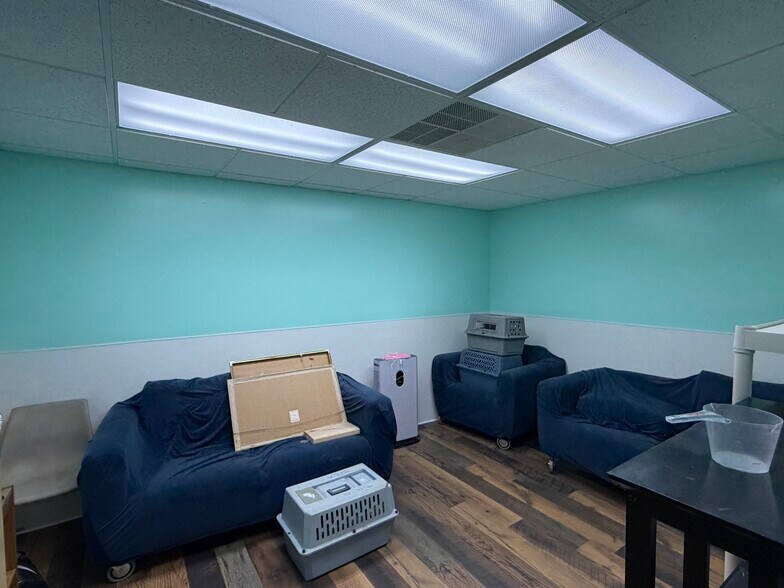 More Photos Of 104 Woodward Hill Rd, Edwardsville Office For Sale