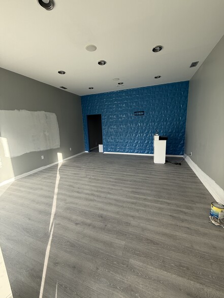 More Photos Of 5324-5326 W 16th St, Indianapolis Office For Lease