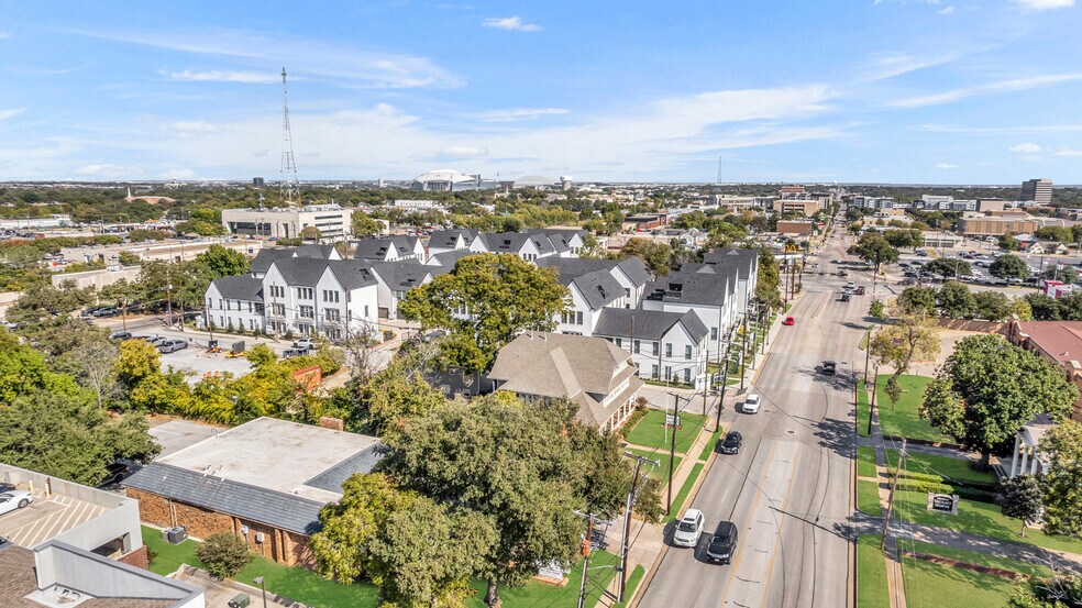 More Photos Of 721 W Abram St, Arlington Medical For Lease