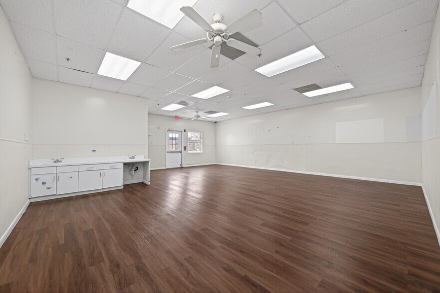 More Photos Of 8525 Queenston Blvd, Houston Freestanding For Sale