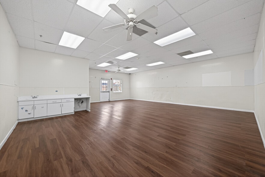 More Photos Of 8525 Queenston Blvd, Houston Freestanding For Sale