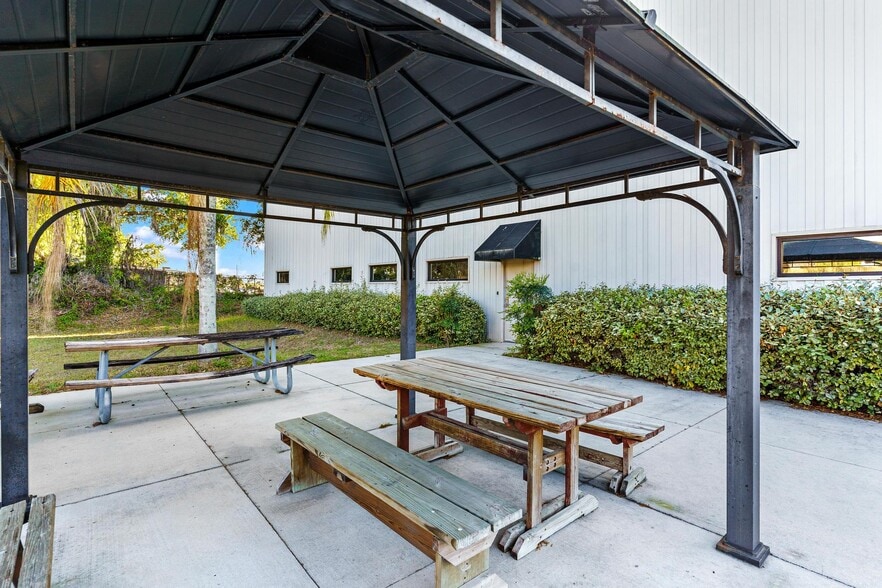 More Photos Of 1904 Thomas Ave, Leesburg Office For Sale