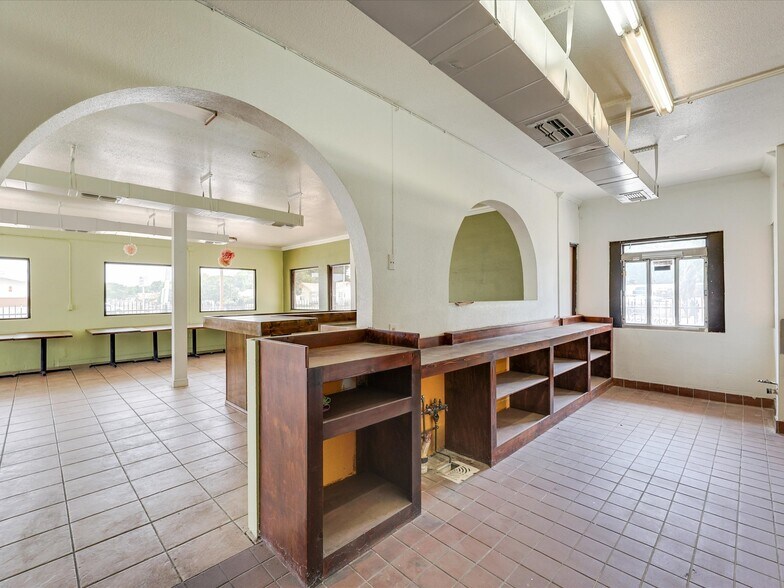 More Photos Of 1201 E Long Ave, Fort Worth General Retail For Sale