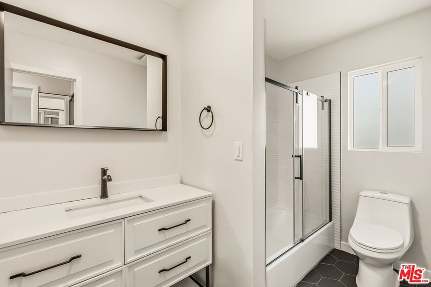 More Photos Of 1838 20th St, Santa Monica Apartments For Sale