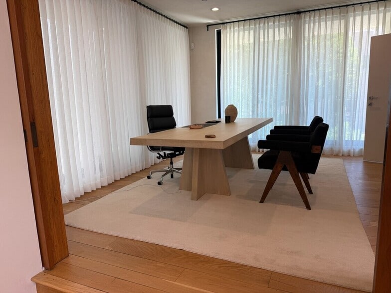 More Photos Of 145 S Rodeo Dr, Beverly Hills Storefront Retail Office For Lease