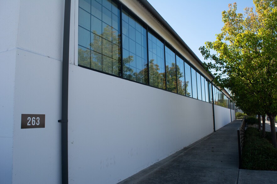 More Photos Of 5027 Roberts Ave, Mcclellan Flex For Lease