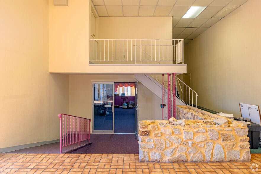 More Photos Of 951 S 13th St, Harrisburg Flex For Sale