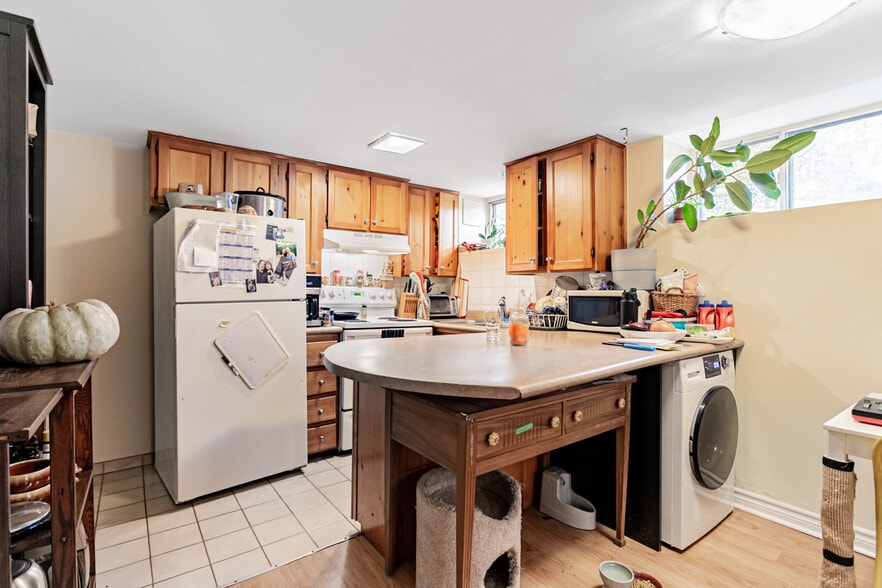 More Photos Of 164 Sunnyside Av, Toronto Multifamily For Sale