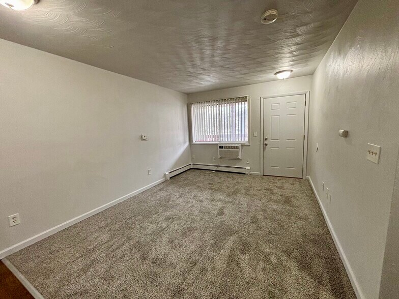 More Photos Of 645 E Jolly Rd, Lansing Apartments For Sale