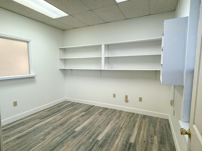 More Photos Of 2413 Savannah Hwy, Charleston Office For Lease