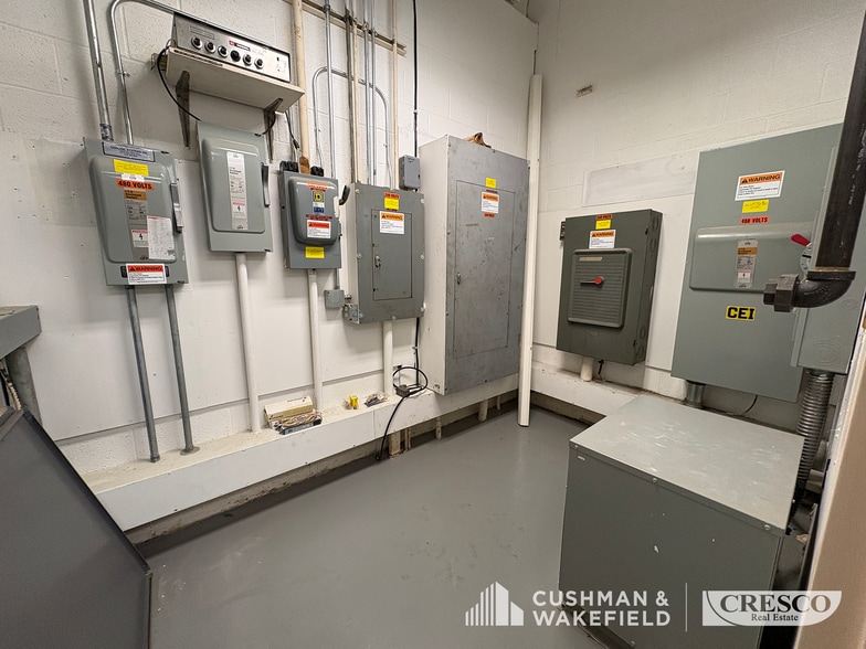 More Photos Of 9257 Midwest Ave, Garfield Heights Showroom For Sale