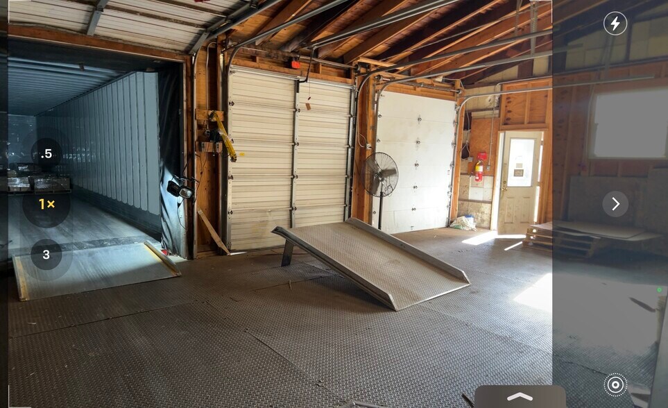 More Photos Of 17 Mill Pl, New York Mills Warehouse For Lease