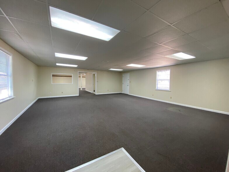 More Photos Of 13301 Fm 2432 Rd, Willis General Retail For Lease