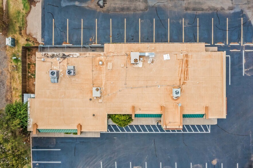 More Photos Of 7902 Slide Rd, Lubbock Veterinarian Kennel For Lease