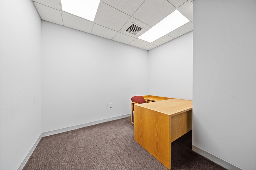 More Photos Of 88 Broadway, Hicksville Office For Lease