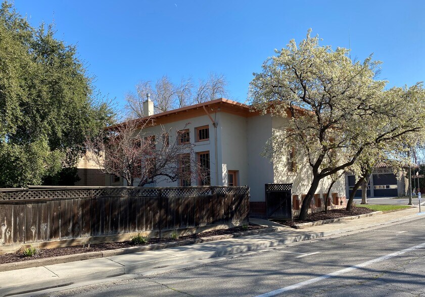 More Photos Of 355 W Las Palmas Ave, Patterson Office Residential For Sale
