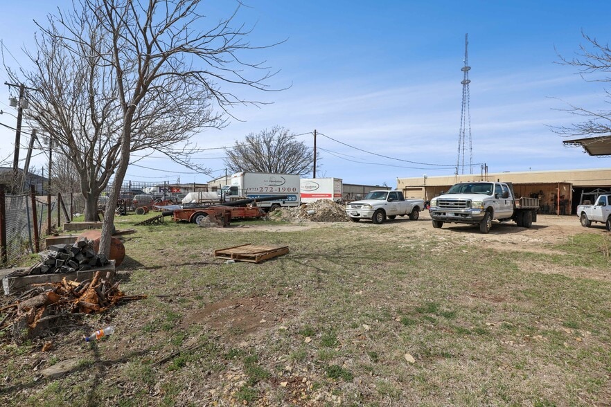 More Photos Of 3616-3618 Dividend Dr, Garland Manufacturing For Sale