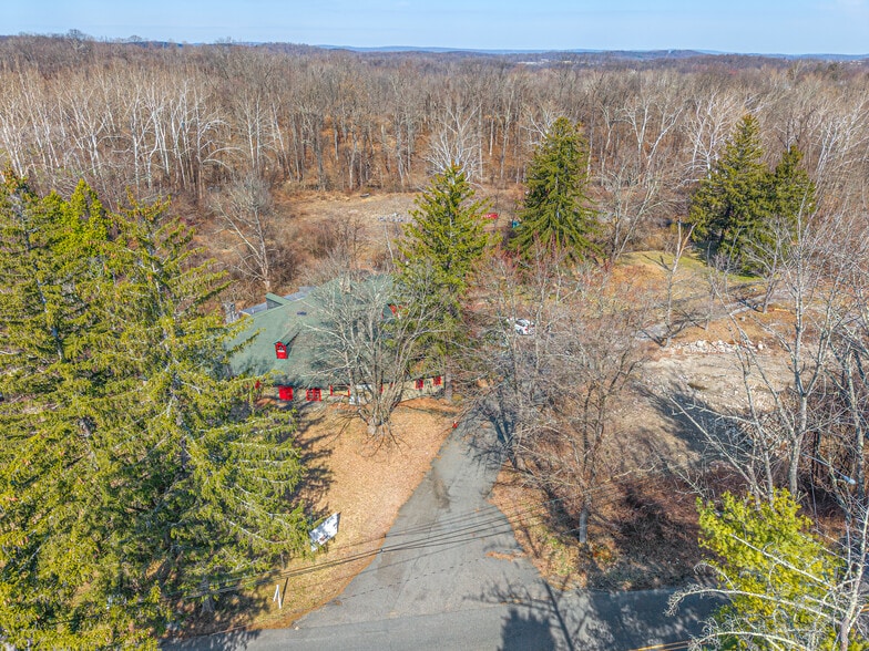 More Photos Of 30 Gingerbread Castle Rd, Hamburg Storefront For Sale