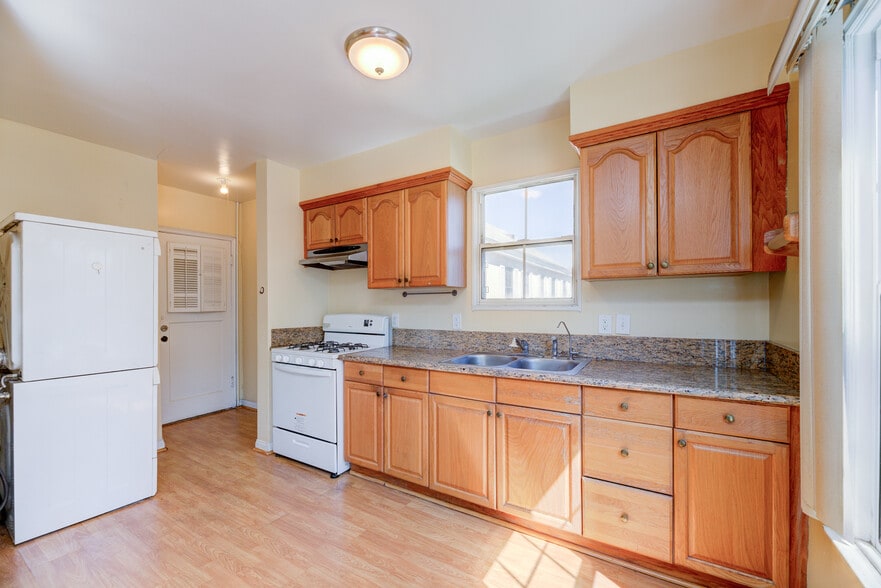 More Photos Of 913 S Wilton Pl, Los Angeles Apartments For Sale