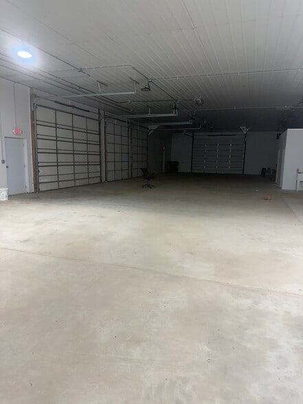 More Photos Of 109 W 34th Ave, Bellevue Self Storage For Sale