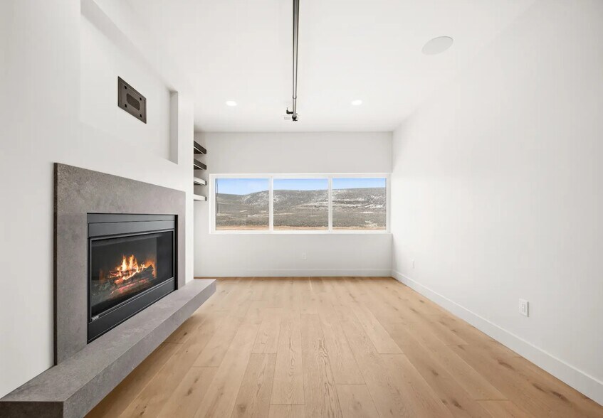 More Photos Of 4518 Forestdale Dr, Park City Office Residential For Lease