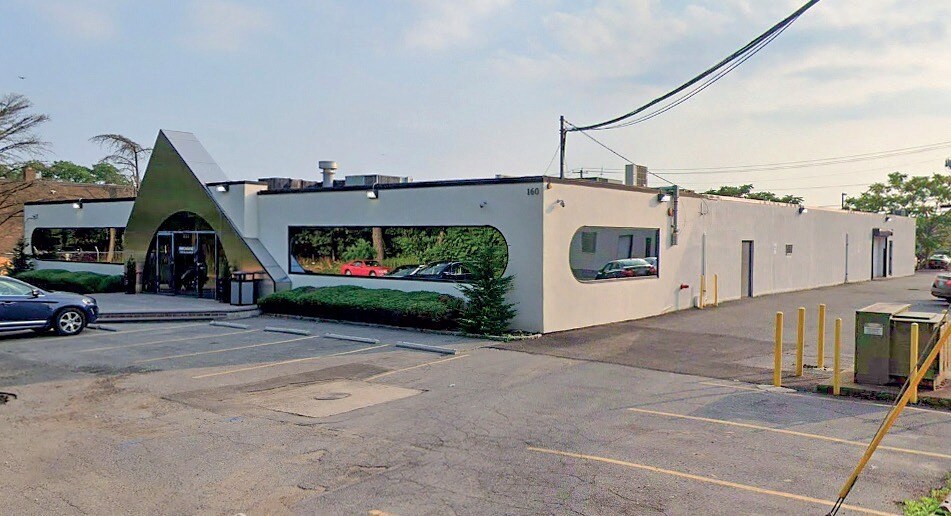 More Photos Of 160 Oak Dr, Syosset Flex For Sale