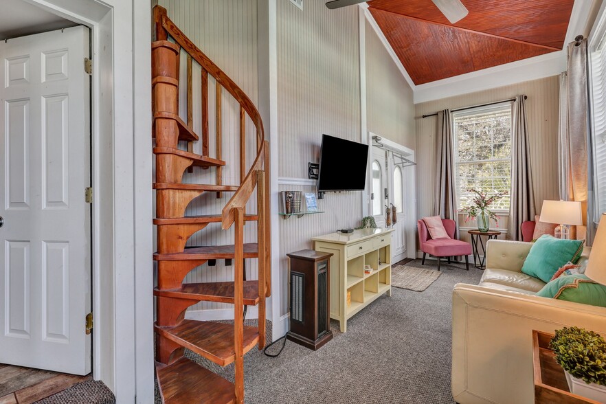 More Photos Of 24 Van Horne Ave, Tybee Island Hospitality For Sale