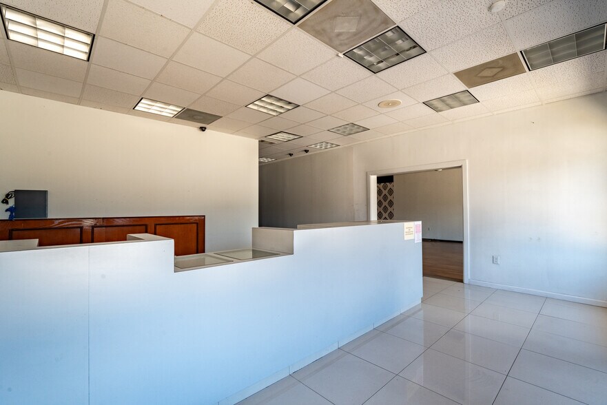 More Photos Of 1912 S Main St, McAllen Storefront For Lease