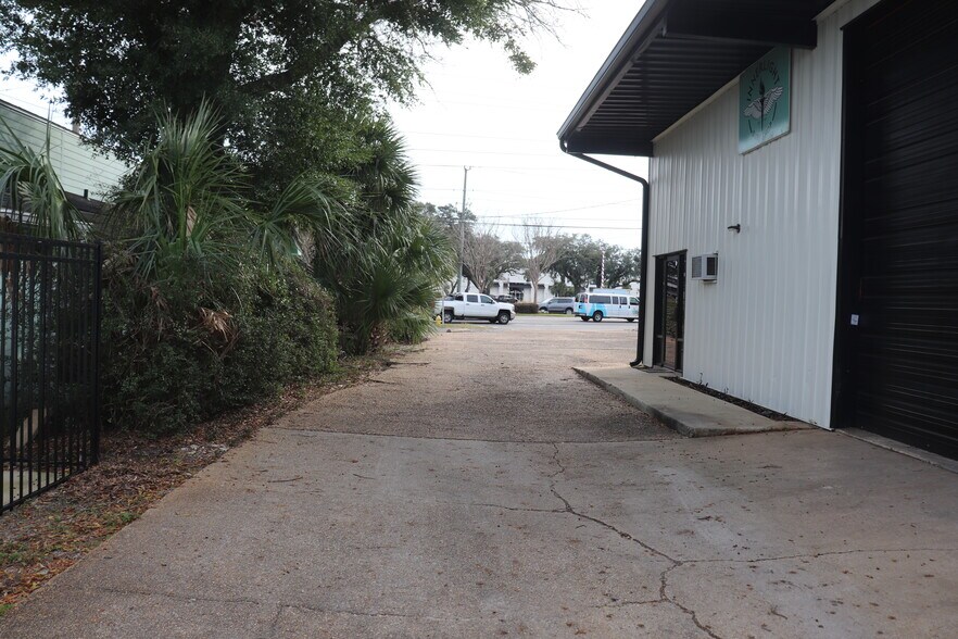 More Photos Of 1188 Gulf Breeze Pky, Gulf Breeze Flex For Sale