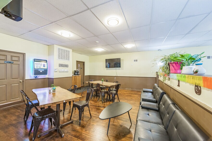 More Photos Of 211 Main St, Royersford Bar For Sale