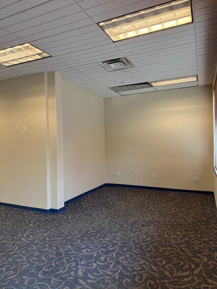 More Photos Of 3684 N Townsend Ave, Montrose Flex For Sale