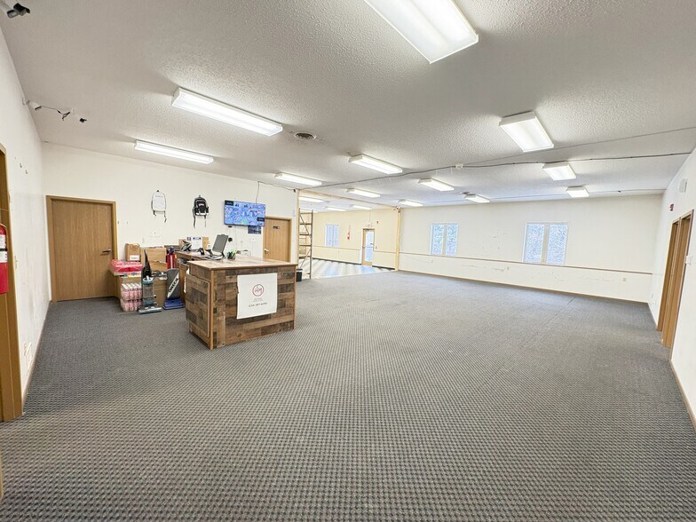 More Photos Of 493 Bev Rd, Youngstown Warehouse For Sale