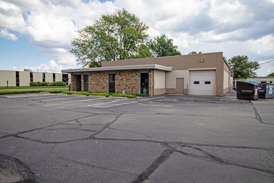 More Photos Of 8004-8008 Castleway Dr, Indianapolis Flex For Lease