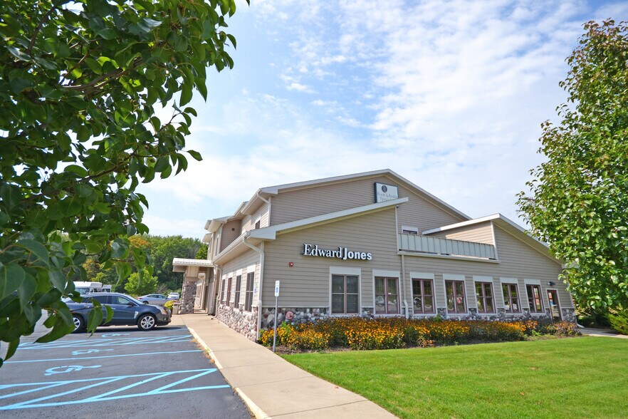 More Photos Of 1195 Wilson Ave NW, Grand Rapids Medical For Sale