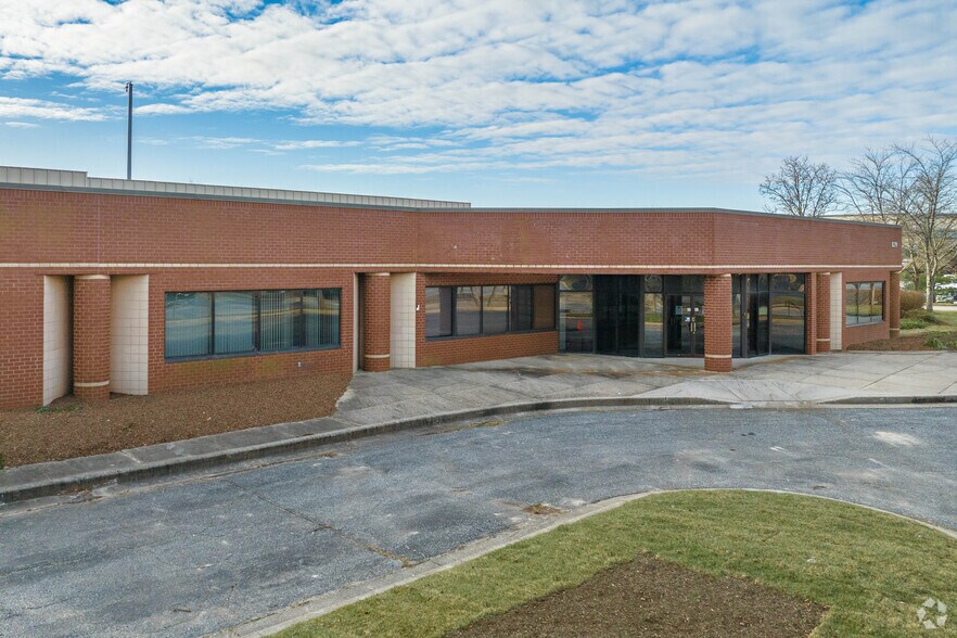 More Photos Of 8219 Town Center Dr, Nottingham Medical For Lease